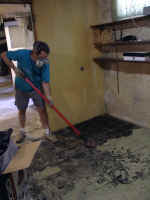 Dave scraping off old vinyl tiles (324886 bytes)